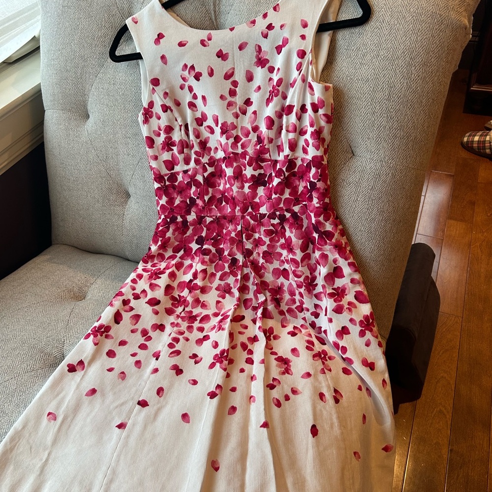 Tahari - Sleeveless White Dress with Pink Petal Print